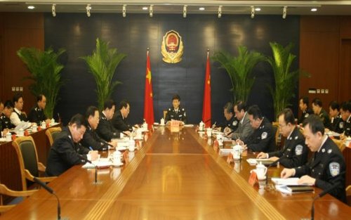 孟建柱：深入推进公安机关廉政建设和反腐斗争