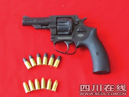 成都特警将配备“拐弯枪”等高科技武器(图)