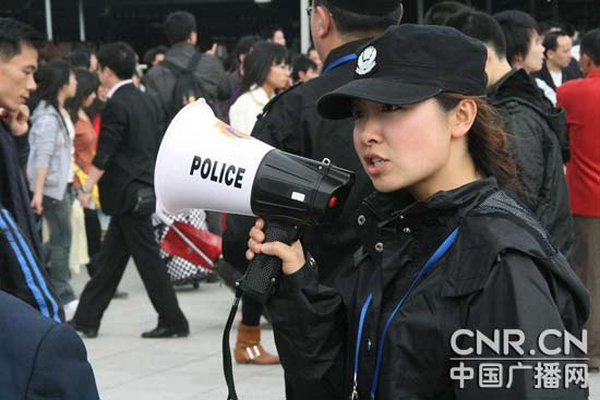 呼和浩特铁路公安女特警羊城展风采