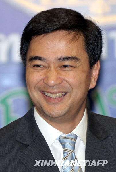 3月23日，在泰国首都曼谷公共卫生部大楼，泰国总理阿披实·维乍集瓦出席新闻发布会。