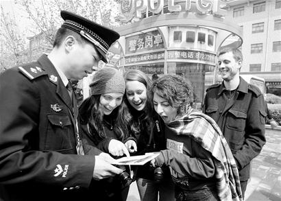 “双语警察”上岗了(图)