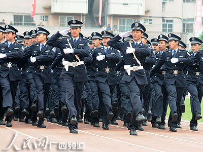 广西警专学子进行分列式表演