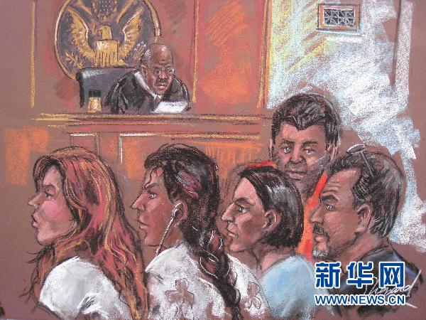      这张6月28日的画像显示的是美国纽约方面对被逮捕的俄罗斯间谍嫌疑人的庭审情况。美国司法部当日宣布，联邦调查局日前破获了一个在美国为俄罗斯情报部门招募人员并收集情报的间谍网络，截至目前已有10名嫌疑人被捕，另有一人在逃。 新华社/法新