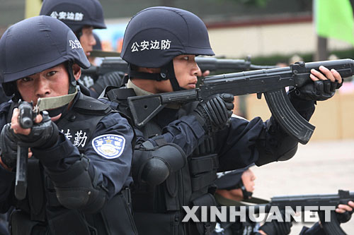 7月13日，河北边防总队特勤大队官兵在进行训练。 