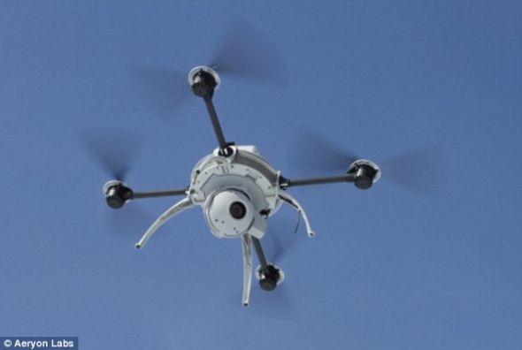 空中猎人。Aeryon 实验室研制的飞行机器人Scout,配备了世界上最先进的情报系统,可用于追踪犯罪分子和监视公众活动。 空中猎人。Aeryon 实验室研制的飞行机器人Scout,配备了世界上最先进的情报系统,可用于追踪犯罪分子和监视公众活动。