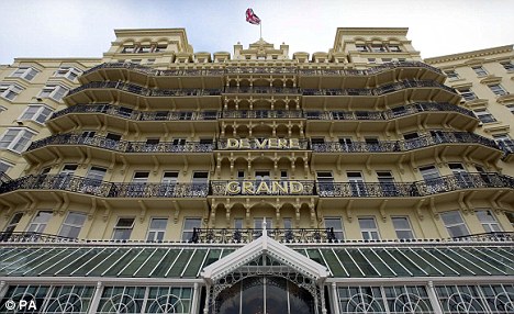 拘禁嫌犯八小时的费用是359英镑,而在豪华酒店Grand Hotel住一晚也不过花费185英镑 拘禁嫌犯八小时的费用是359英镑,而在豪华酒店Grand Hotel住一晚也不过花费185英镑