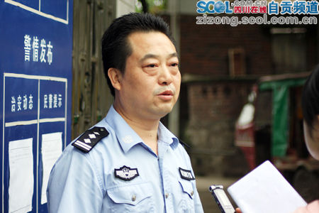 王德华接受记者采访