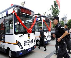 南充“流动警务室”开车到居民楼下办公(图)