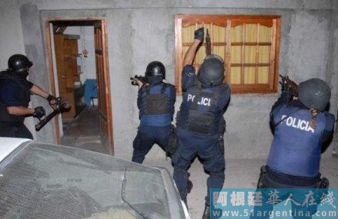 阿根廷一华人超市遇劫 抢匪被警察包围后畏罪自杀
