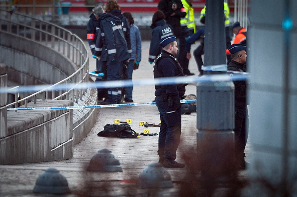 比利时男子持枪扫射人群致百余人死伤