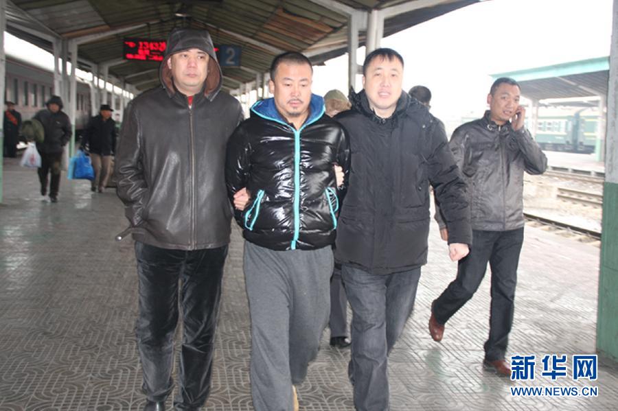 #（法制）（1）潜逃13年的袭警抢枪逃犯落网　曾参演《潜伏》等电视剧