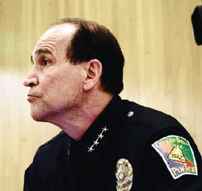 贝尔市前警察局长兰迪·亚当斯掌管一个有46名成员的警察局，他的报酬比洛杉矶市警察局长和洛杉矶县警察局长都高。