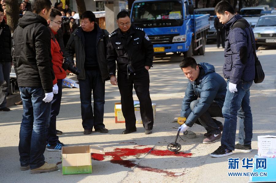 （突发事件）（3）南京发生一起抢劫案　提款人遭枪击身亡
