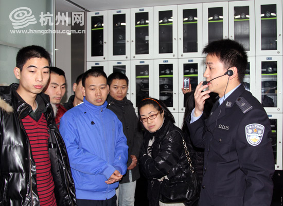 “沟通可以解决一切问题。”这是杭州网论坛上徐捷警务室版块的宗旨。