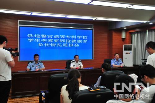 公安部批示全力救治90后救人警校学生(图)