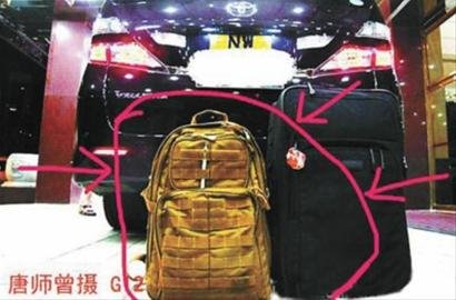 记者唐师曾军用背包在深圳被盗 3万人微博寻包