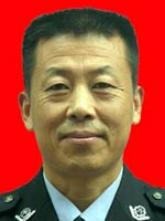 史恩礼，男，1958年4月2日出生，现任太原开北京D2002/2013次列车乘警长