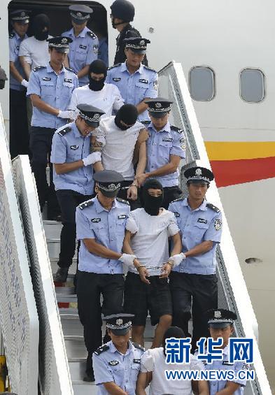 （新华直击）37名侵害中国公民暴力犯罪嫌犯被押解回国
