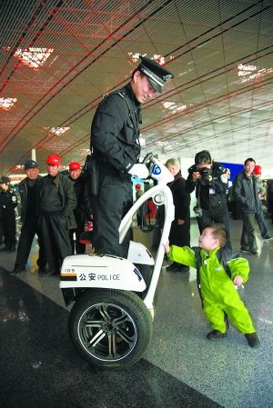 “警察叔叔，停！”