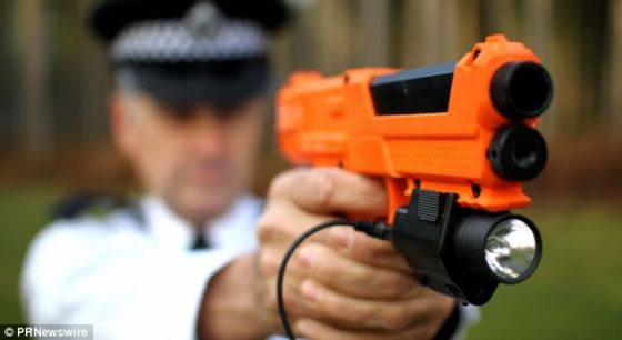 英国Selectamark公司已公布一种用于打击罪犯的新型武器。它射出的DNA子弹可为随后警察进行的身份确认为嫌疑犯做上标记。