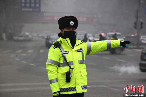 公安部：空气严重污染一线执勤民警配口罩值班