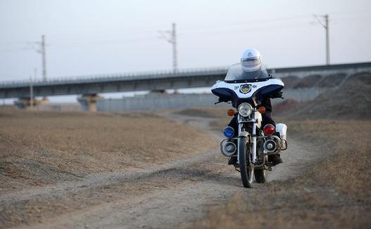 （新春走基层）（3）一个人的铁路警务区