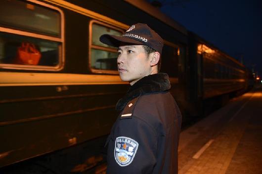 （新春走基层）（2）一个人的铁路警务区