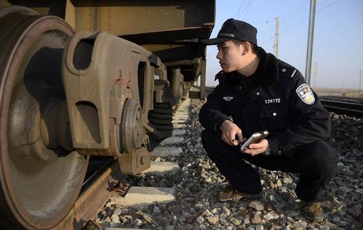 （新春走基层）（5）一个人的铁路警务区