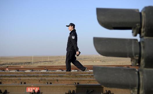 （新春走基层）（1）一个人的铁路警务区