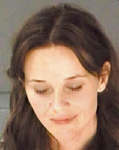 奥斯卡影后瑞茜夫妇因醉驾被捕羞愧低头道歉