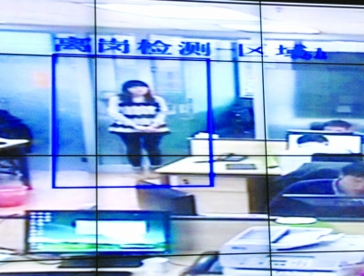 指挥中心的监控系统显示大屏，可以将特定区域划定为目标区，一旦目标区内发生异常，在额定时间内又没有恢复正常，系统会自动上传警情。图片所示的离岗检测即是一例。
