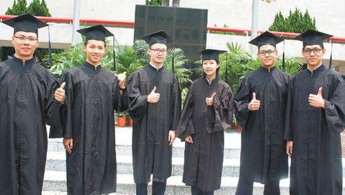 台湾警察大学毕业典礼双胞胎吸睛吴敦义出席