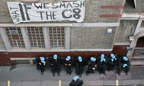 英国警察突击搜查反G8示威者总部 大约60人被捕
