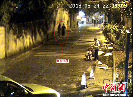 5月24日案发时的监控视频截图。　监控截图　摄