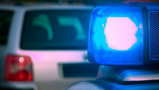 德国一警察醉酒驾车横冲直撞被同事拦下(图)