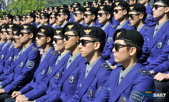 韩国打造江南style警察队伍 专门帮助外国游客
