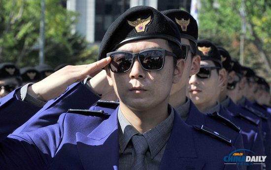 韩国打造江南style警察队伍 专门帮助外国游客