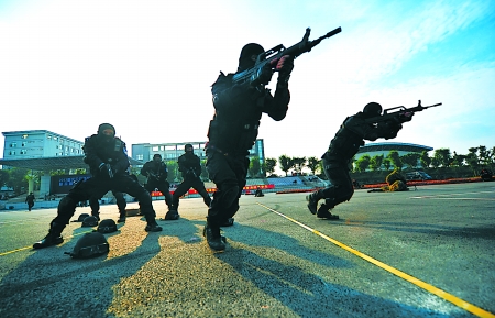 特警出击