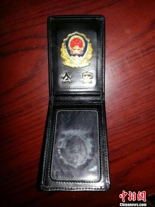 山寨警察杭州数度行骗亮假警官证四处“罚款”
