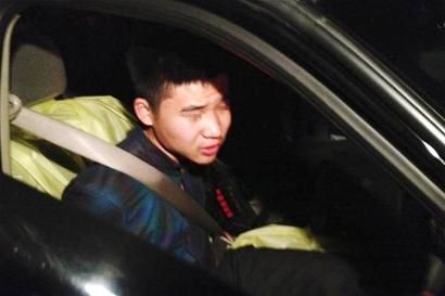 现场目击者和美国律师接受采访时均认为,这起事件并不简单，值得深思