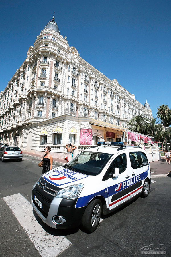 PCauto汽车杂志精选:海外的警察与警车