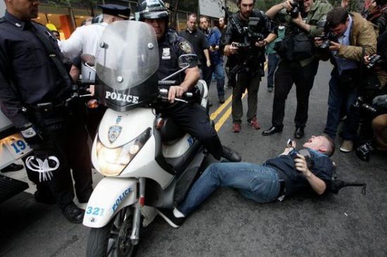 [图]纽约市警察局Twitter上寻互动却起反效果