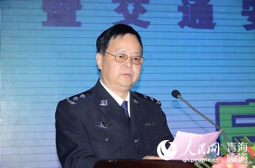 青海省公安交警总队政委陈家林对推进“双微警务”提出具体要求