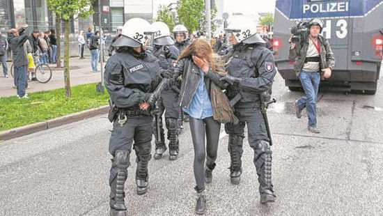 德国汉堡警察工资低 越来越多警察无奈做兼职养家(图)