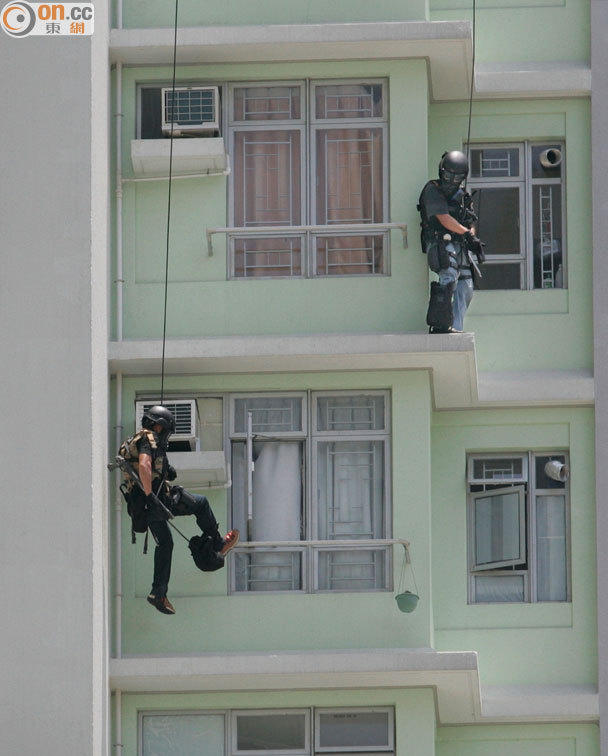香港飞虎队缉捕嫌犯枪战现场