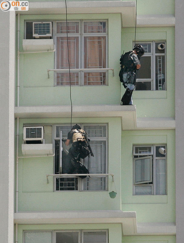 香港飞虎队缉捕嫌犯枪战现场