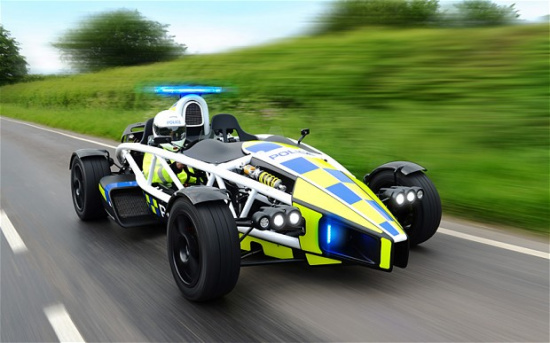 英警车酷似F1赛车全新武器对抗“摩托杀手”(图)