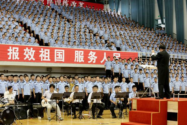 含泪离校 中国刑事警察学院近2000名毕业生将赴公安一线