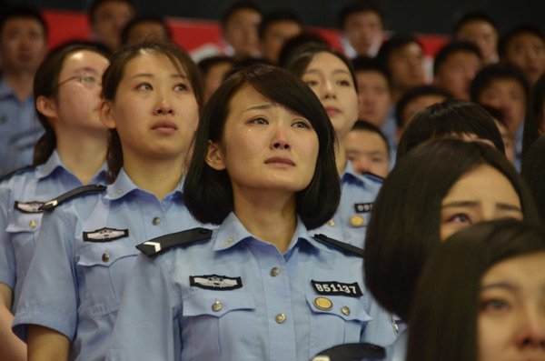 含泪离校 中国刑事警察学院近2000名毕业生将赴公安一线