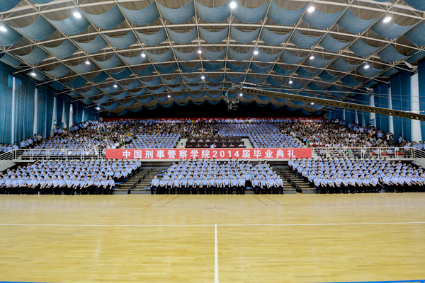 含泪离校 中国刑事警察学院近2000名毕业生将赴公安一线
